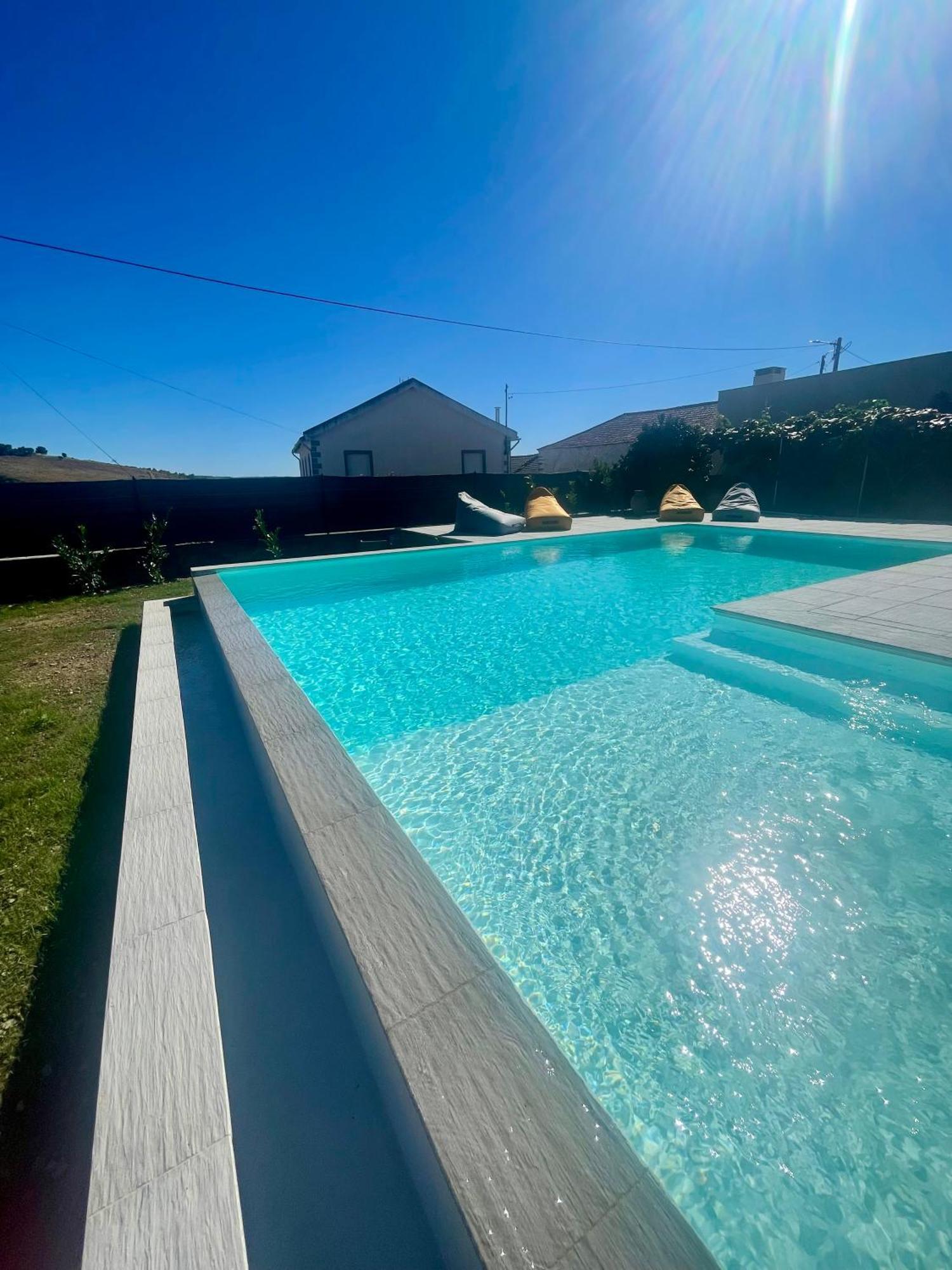 Turismo E Alojamento Dos Lagos Do Sabor - Piscina & Spa Meirinhos Exterior foto