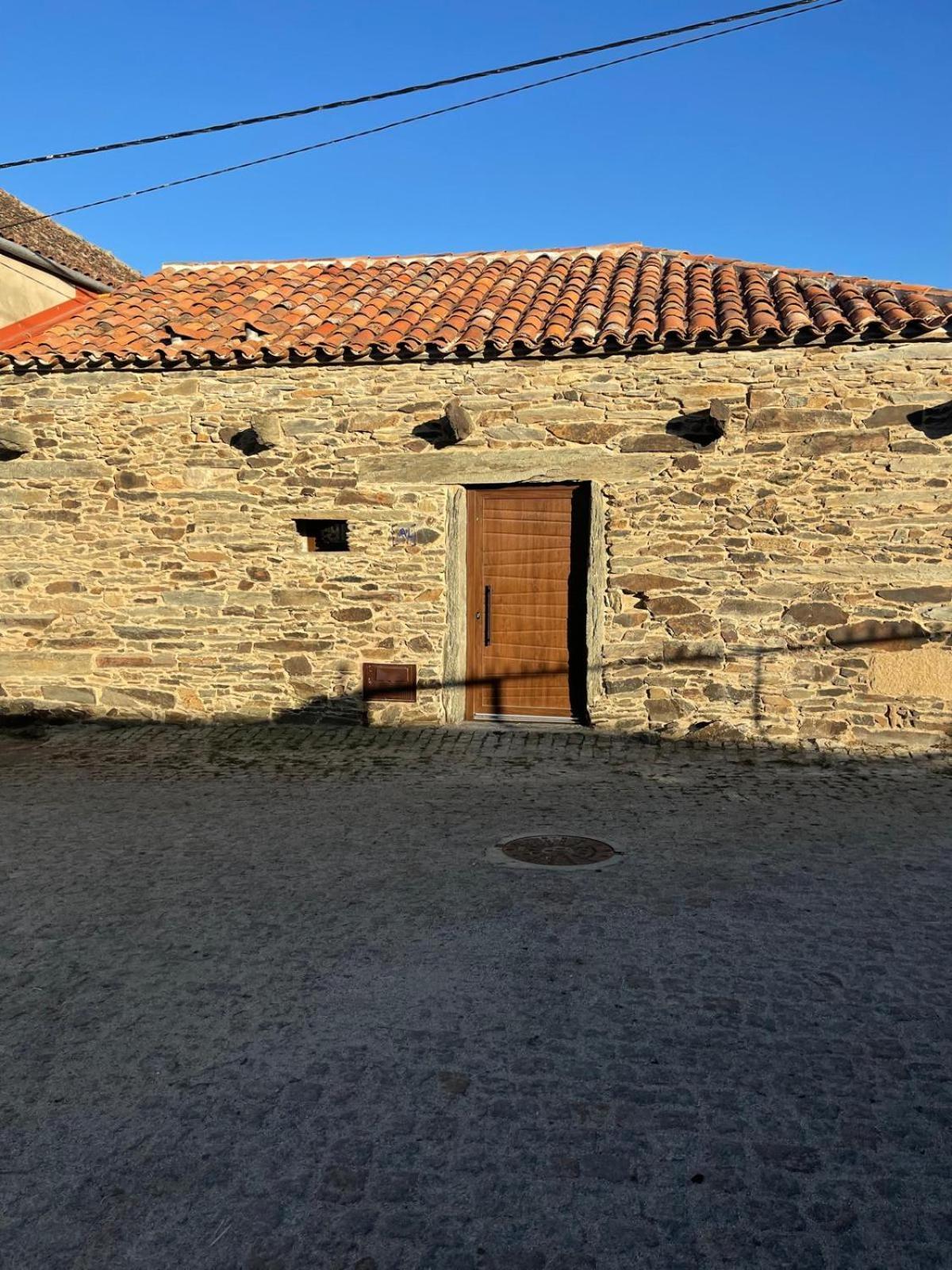 Turismo E Alojamento Dos Lagos Do Sabor - Piscina & Spa Meirinhos Exterior foto