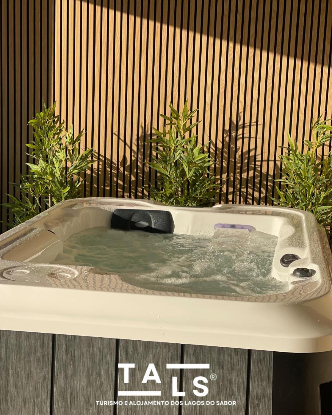 Turismo E Alojamento Dos Lagos Do Sabor - Piscina & Spa Meirinhos Exterior foto