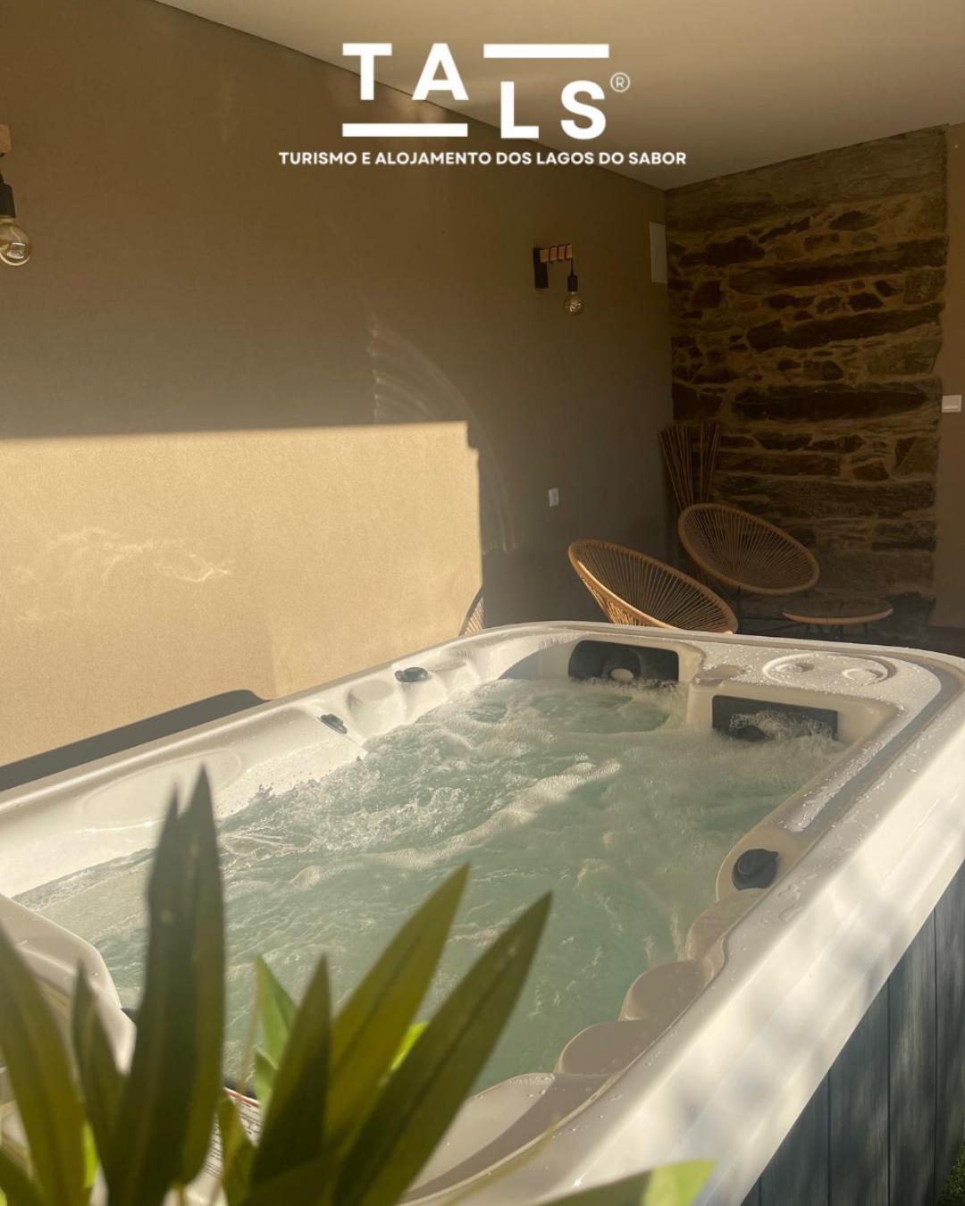Turismo E Alojamento Dos Lagos Do Sabor - Piscina & Spa Meirinhos Exterior foto