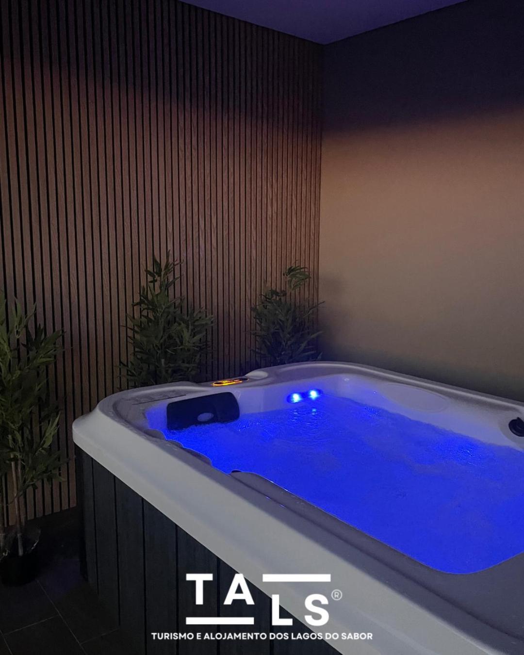 Turismo E Alojamento Dos Lagos Do Sabor - Piscina & Spa Meirinhos Exterior foto